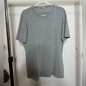 Men’s Lululemon Grey Scoop Neck tee P2P 18 inches EUC